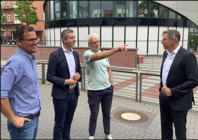 Berliner Bürgermeister besucht seine alte Schule
