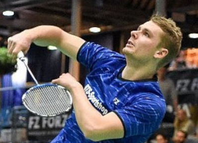 Sportlehrer startet erneut in der Badminton-Liga