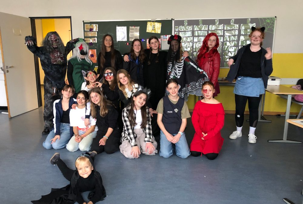 🎃 Schaurig-schöne Stimmung bei der Halloweenparty der 6A! 👻